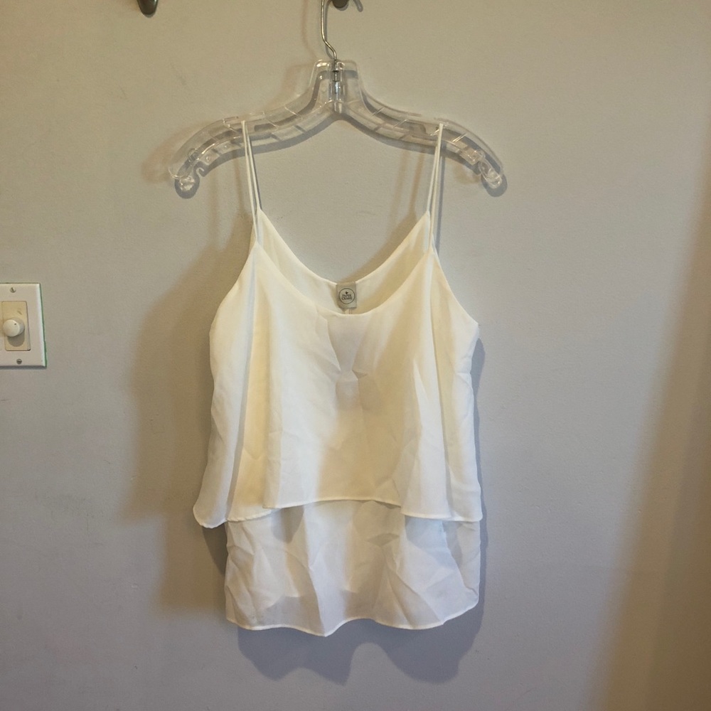 Cute flowy top! New!!
